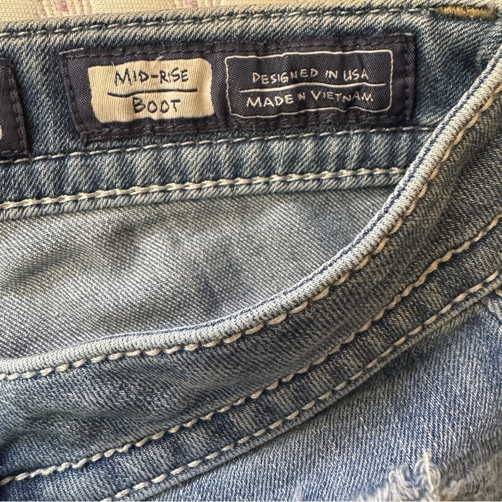 Miss Me Fleur De Lis Mid Rise Boot Cut Blue Jeans Size 29 - Picture 8 of 9